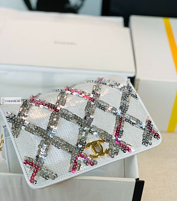 CN Clutch With Chain Sequin in White 19x12x3.5cm