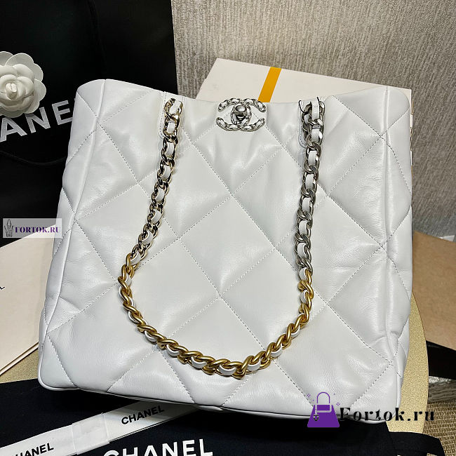 Chanel 22B White Lampskin Tote Bag 37x30x10cm - 1