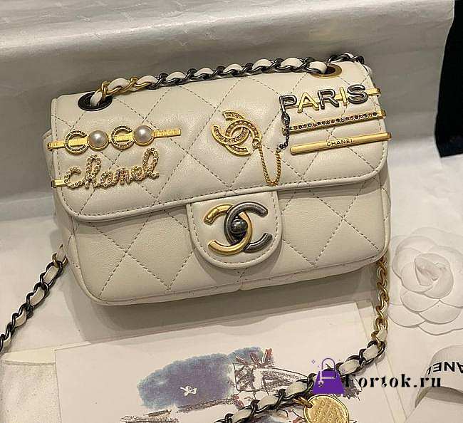 Chanel CF Flap White Bag Charms 2022 19x11x8cm - 1