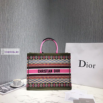 Dior Book Tote Embroidery 02 41.5x32x5cm