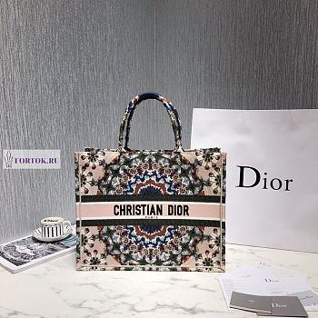 Dior Book Tote Embroidery 04 41.5x32x5cm