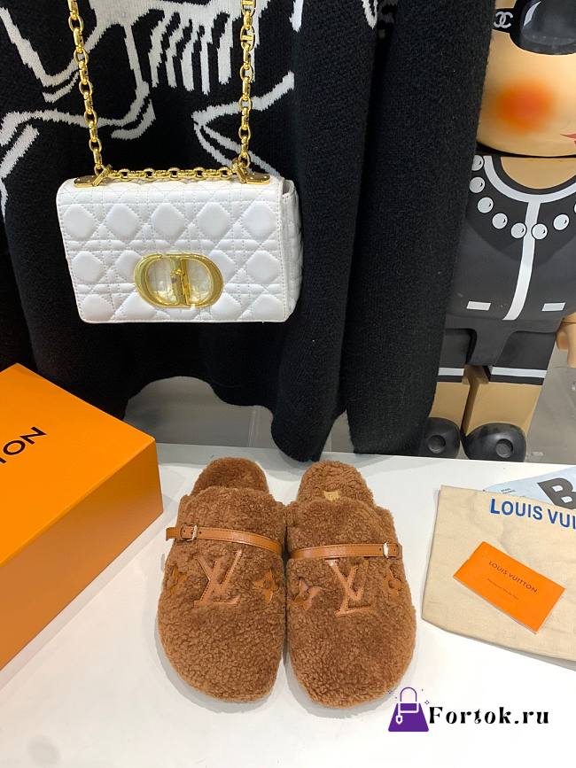 Louis Vuittion Slippers 04 - 1