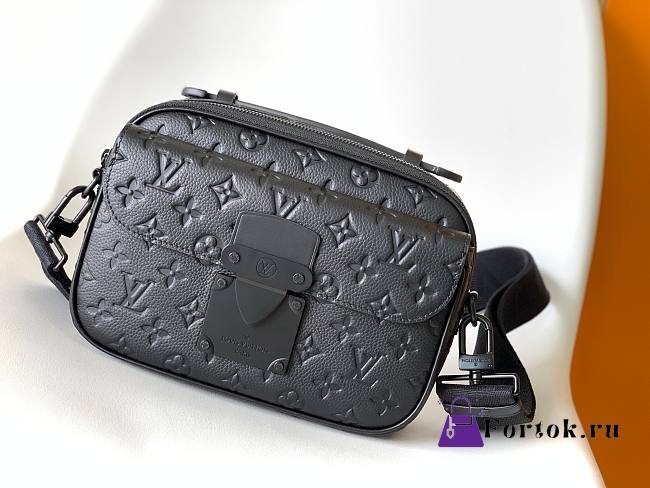 Louis Vuitton S Lock Messenger M58489 22x18x8 cm - 1