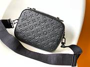 Louis Vuitton S Lock Messenger M58489 22x18x8 cm - 2