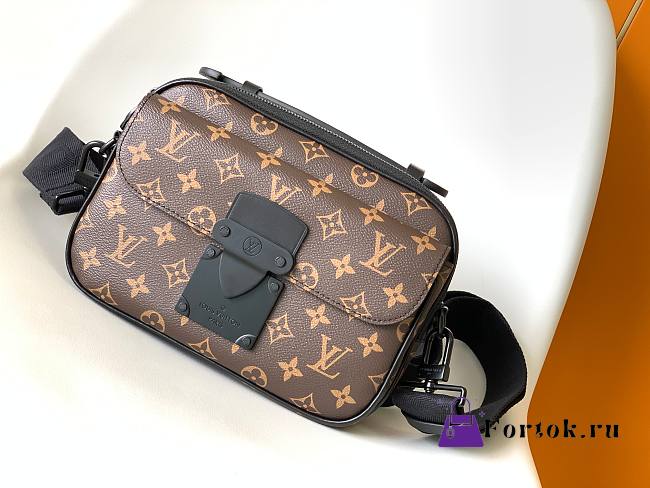 Louis Vuitton S Lock Messenger M45806 22x18x8 cm - 1
