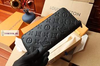 Louis Vuitton Shadow Zippy Wallet Vertical M80423 10 x 20 x 2 cm