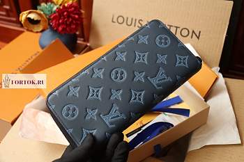 Louis Vuitton Shadow Zippy Wallet Vertical M62902 10 x 20 x 2 cm