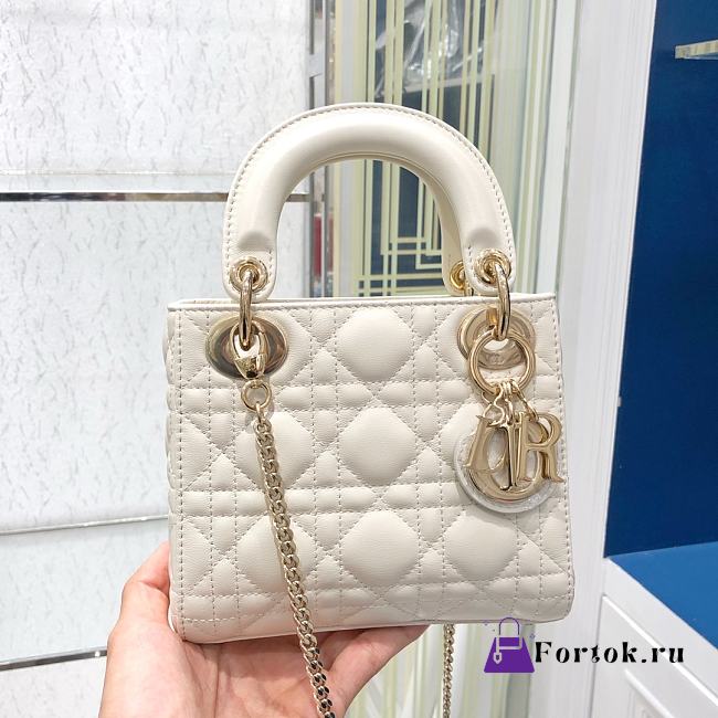 Dior Mini Lady Dior Bag in White 17x15×7cm - 1