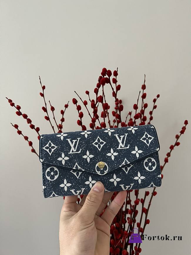 Louis Vuitton Sarah Wallet in Blue Navy M81183 19x10x2cm - 1