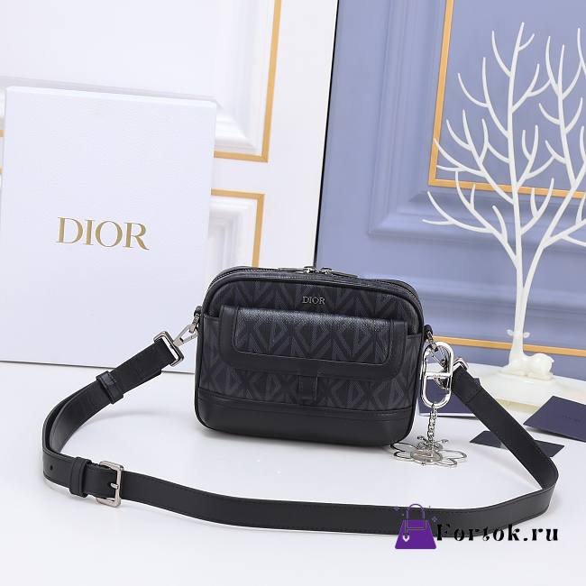 Dior Hit The Road CD Diamond Bag in Black 20.5x15x7cm - 1