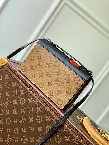 Louis Vuitton Book Chain Wallet M81830 20x14x4cm