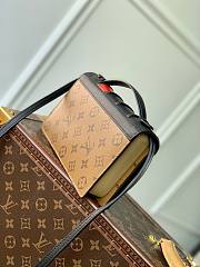 Louis Vuitton Book Chain Wallet M81830 20x14x4cm - 5