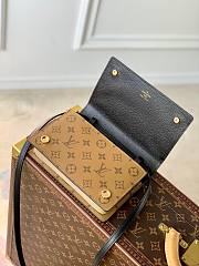 Louis Vuitton Book Chain Wallet M81830 20x14x4cm - 2
