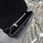 Saint Laurent Medium Chain Bag In Black With Fringes 24x17x6cm - 5