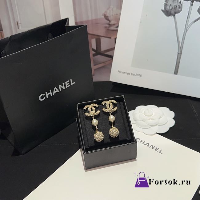Chanel Pearl Earings 01 - 1