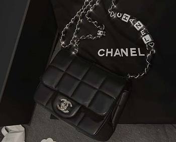 Chanel 23C Mini Shoulder Bag in Black 17x14 x7cm