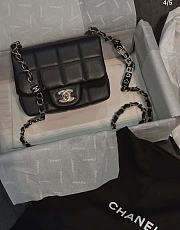 Chanel 23C Mini Shoulder Bag in Black 17x14 x7cm - 4
