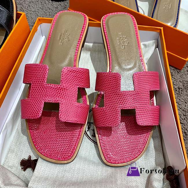 Herme Slippers in Pink - 1