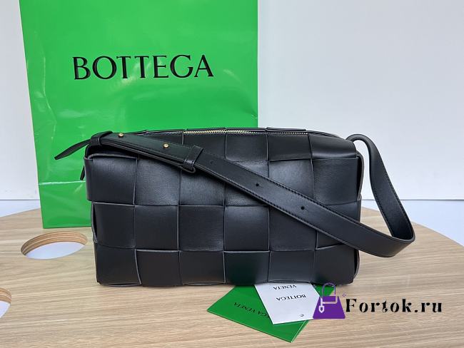 Bottega Veneta Brick Cassette Shoulder Bag in Black 28x14x10cm - 1