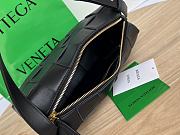 Bottega Veneta Brick Cassette Shoulder Bag in Black 28x14x10cm - 4