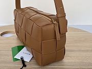 Bottega Veneta Brick Cassette Shoulder Bag in Brown 28x14x10cm - 4