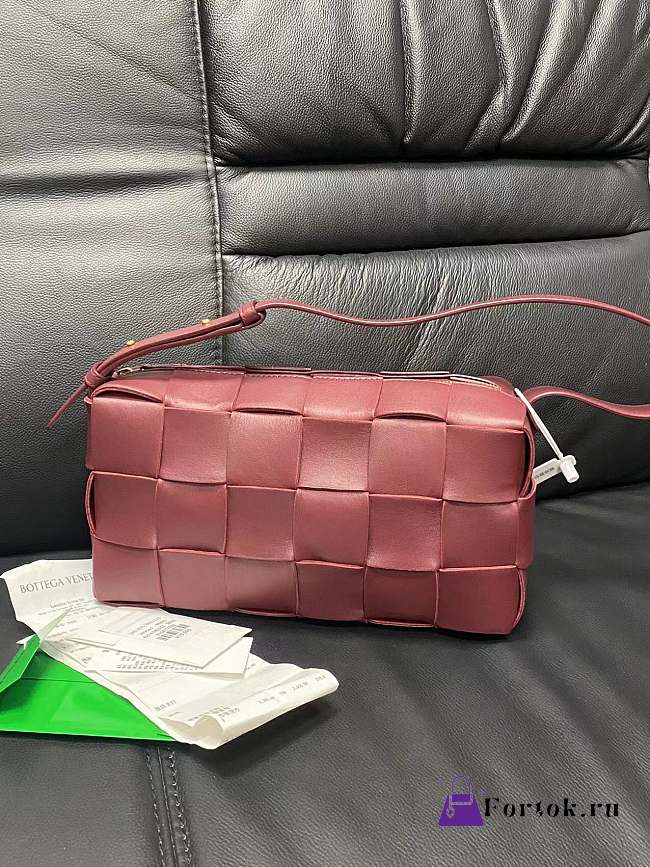 Bottega Veneta Brick Cassette Shoulder Bag in Rose gold 28x14x10cm - 1