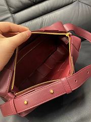 Bottega Veneta Brick Cassette Shoulder Bag in Rose gold 28x14x10cm - 5