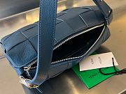Bottega Veneta Brick Cassette Shoulder Bag in Blue 28x14x10cm - 2