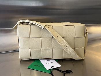 Bottega Veneta Brick Cassette Shoulder Bag in White 28x14x10cm