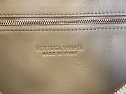 Bottega Veneta Brick Cassette Shoulder Bag in White 28x14x10cm - 2