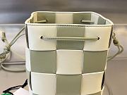Bottega Veneta Cassette Leather Bucket Bag 18x14x14cm - 3