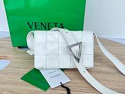 Bottega Veneta Cassette Mini Shoulder Bag in White 17.5x10.5x3.5cm - 1