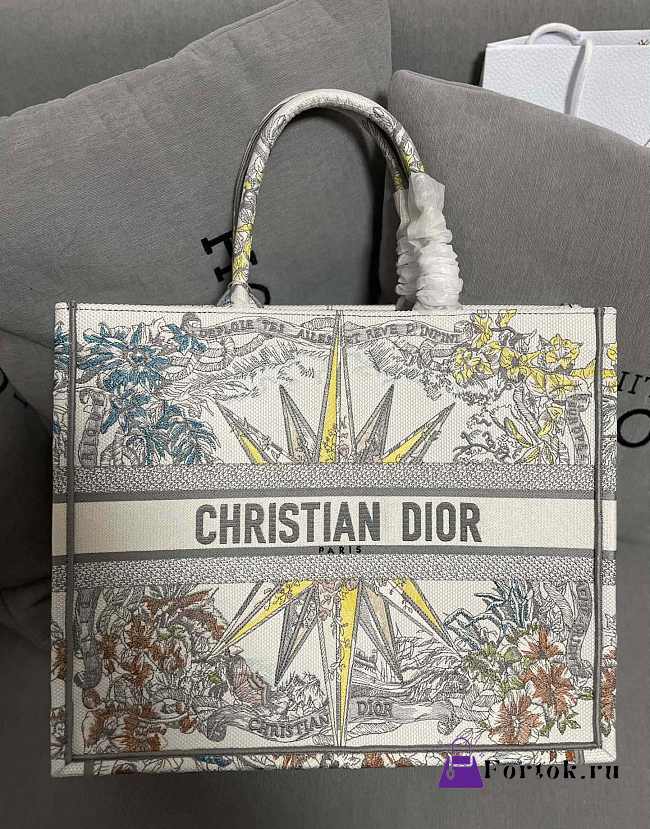 Dior Large Book Tote White Multicolor Rêve d'Infini Embroidery 42x35x18.5cm - 1