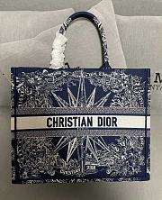 Dior Large Book Tote Embroidered Blue Rêve d'Infini motif 42x35x18.5cm - 1