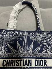 Dior Large Book Tote Embroidered Blue Rêve d'Infini motif 42x35x18.5cm - 2