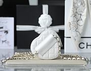Chanel Heart Small Handbag in White 11x12x4.5cm - 3