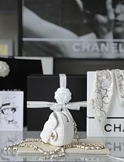 Chanel Heart Small Handbag in White 11x12x4.5cm - 4