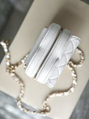 Chanel Heart Small Handbag in White 11x12x4.5cm - 5