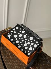 Louis Vuitton LV x YK Multi Pochette Accessoires Bag 25 x 14.5 x 4.5 cm - 1