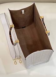 Fendi Embossed Leather Tote Bag in White 37x13.5x32cm - 2