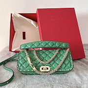 Valentino Garavani Rockstud Spike Quilted Leather Shoulder Bag in Green - 4