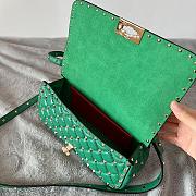 Valentino Garavani Rockstud Spike Quilted Leather Shoulder Bag in Green - 3