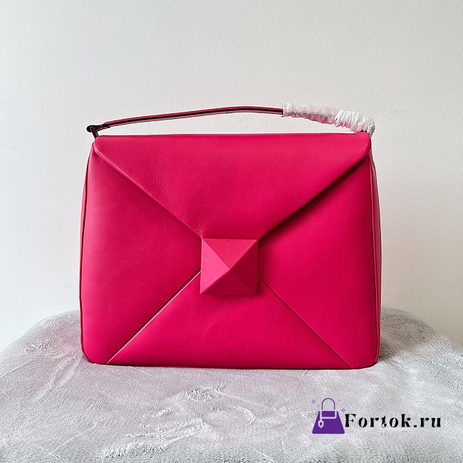 Valentino Garavani One Stud Maxi Hobo Bag in Pink 40x30x12cm - 1