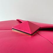 Valentino Garavani One Stud Maxi Hobo Bag in Pink 40x30x12cm - 6