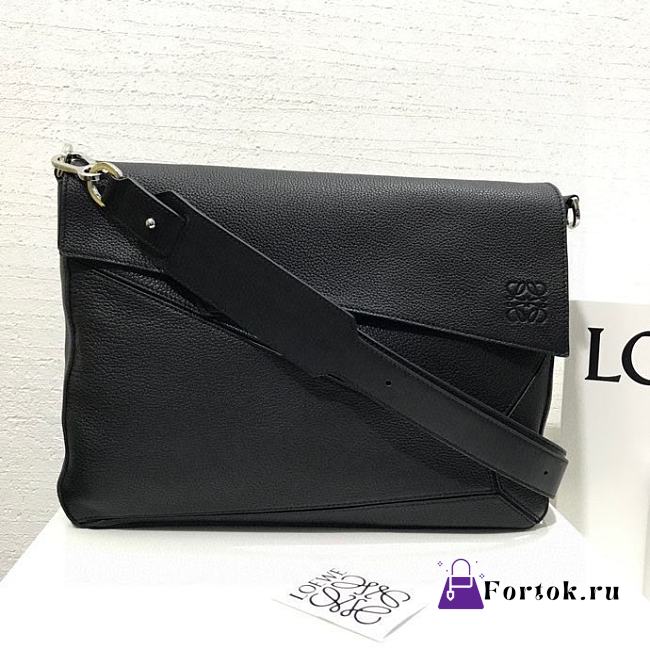 Loewe Puzzle Messenger Bag in Black 37x25x9cm - 1