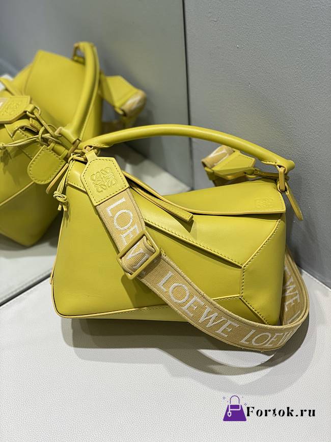 Loewe Puzzle Edge Yellow Bag in Satin Calfskin 24x10.5x16.5cm - 1