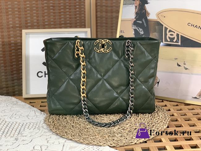 Chanel 22B Hobo Tote Bag in Green A3660 41x24x10.5cm - 1