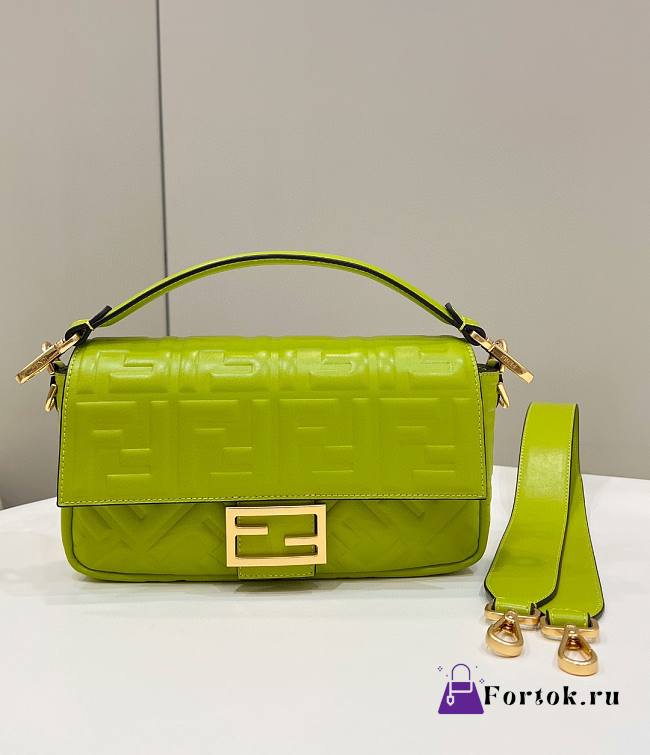 Fendi Baguette FF Logo Bag in Green 26x5x13cm - 1