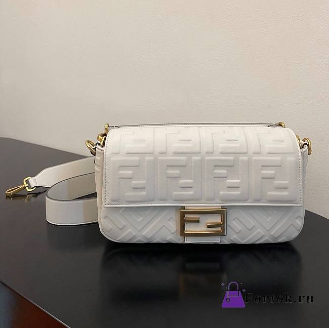 Fendi Baguette FF Logo Bag in White 26x13x6cm - 1