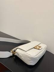 Fendi Baguette FF Logo Bag in White 26x13x6cm - 4